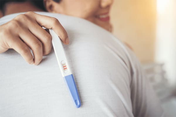 Thắc mắc: Trễ kinh thử que 2 vạch có thai hay không?
